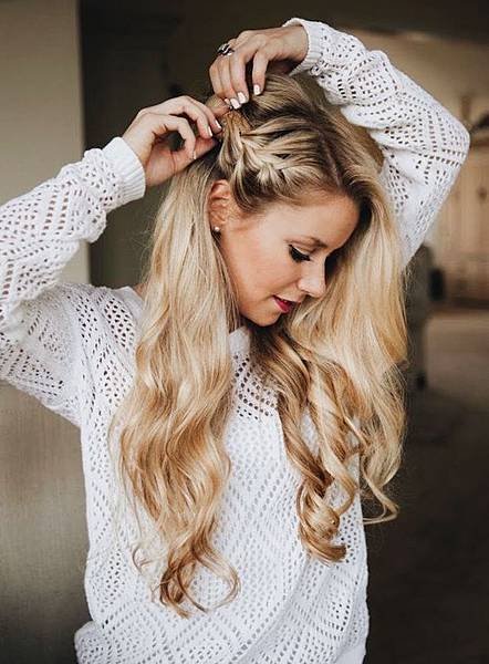 Side-braided-wavy-hair-2018-wedding-hair-trends.jpg