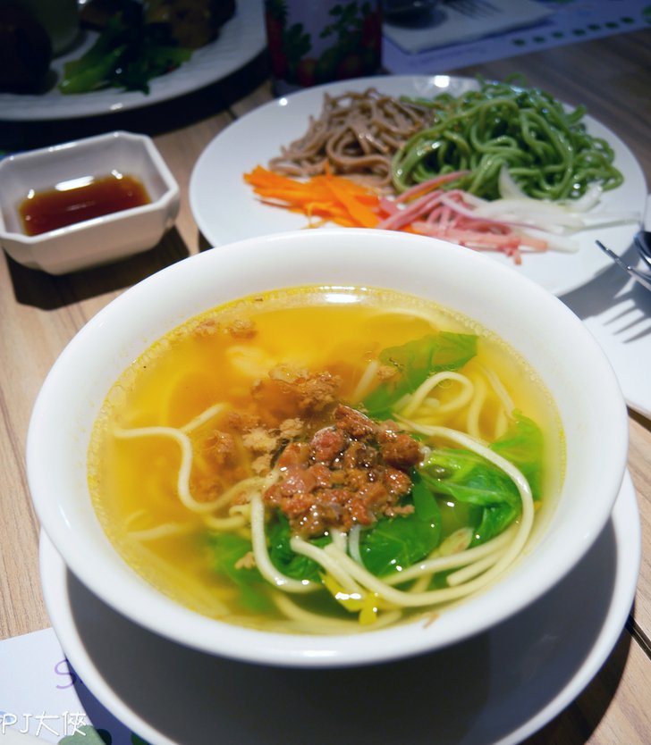 台中清新溫泉泡湯市區吃到飽自助餐廳