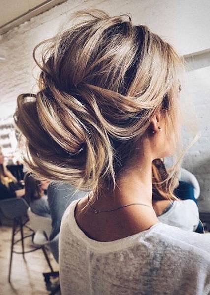 2018-bridal-hairstyles-low-set-chignon.jpg