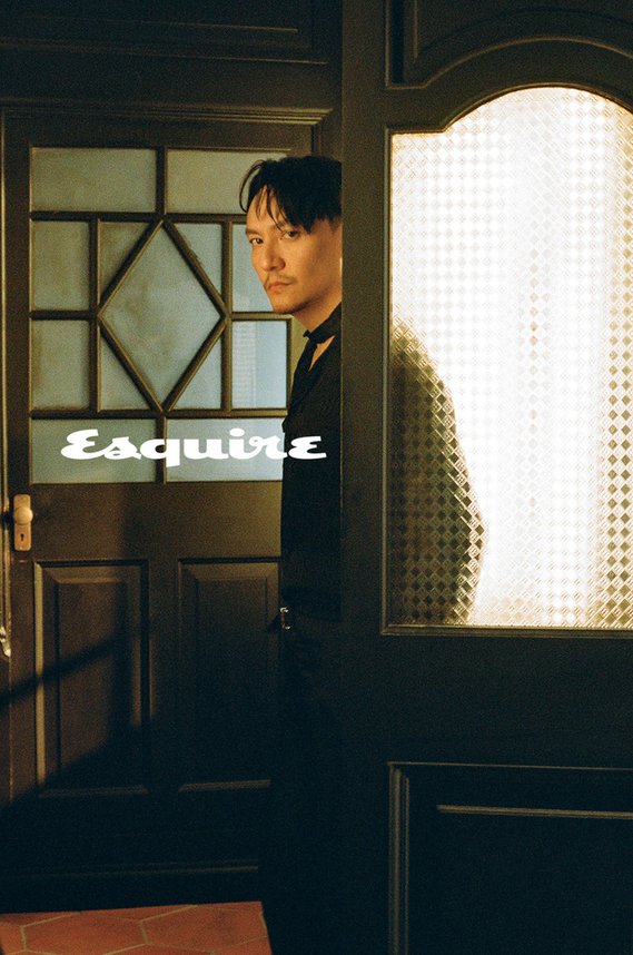 20220703 Esquire 君子雜誌 七月號 張震 封面人物 johnny by hc group 06.jpeg