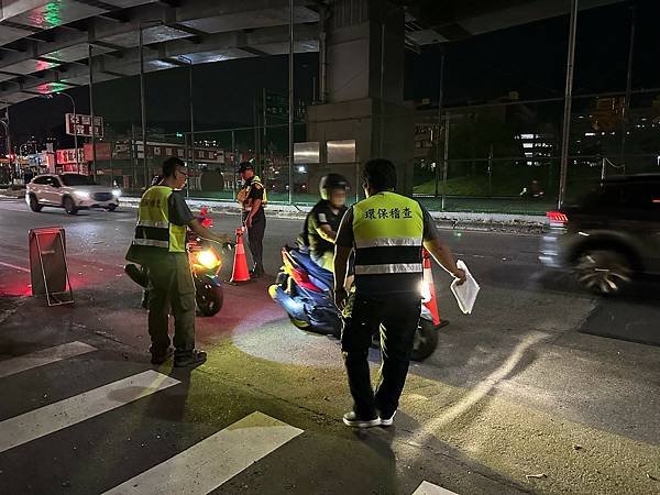 5.新北環警執行噪音車夜間攔查