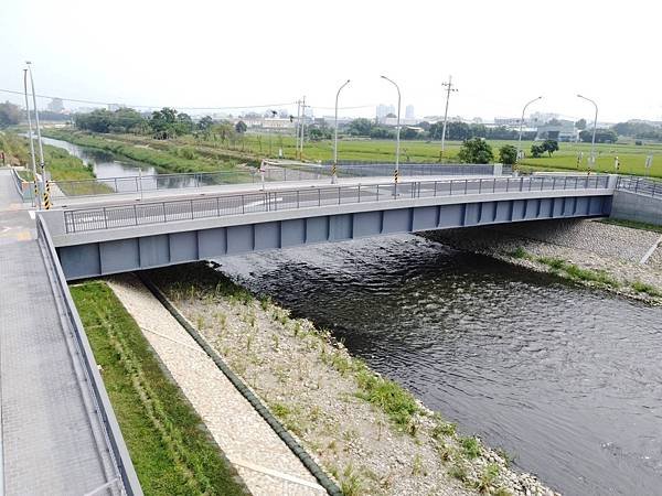 光竹橋因跨越旱溪排水-故配合河川治理計畫辦理橋梁改建