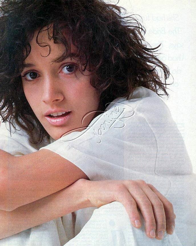 Jennifer-Beals-017.jpg