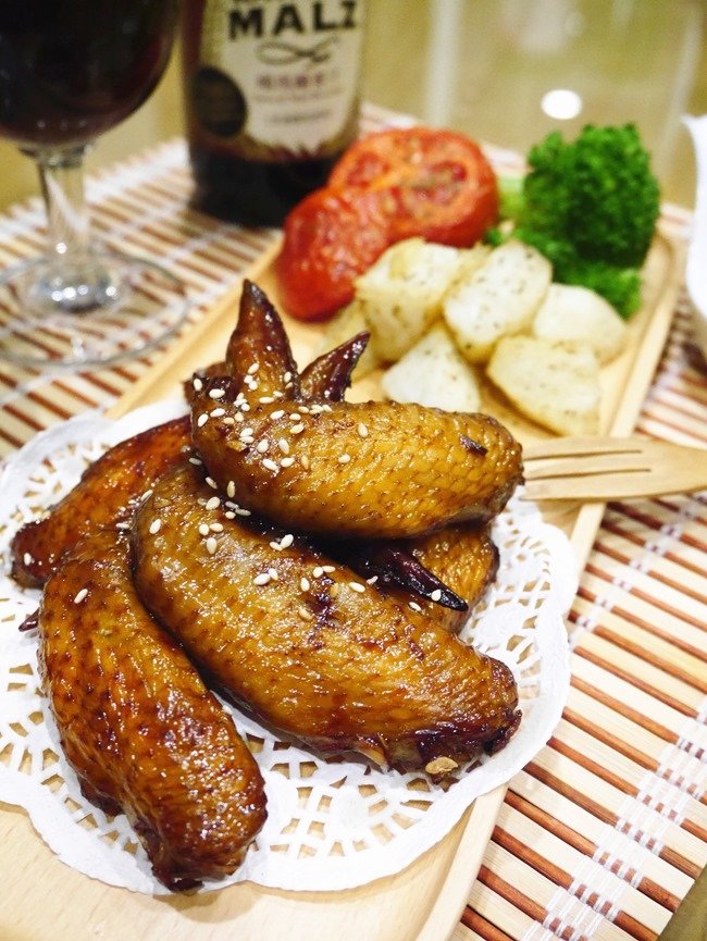 │食譜│金車噶瑪蘭麥汁。免開火「黑麥汁黃金照燒翅」吮指的美味