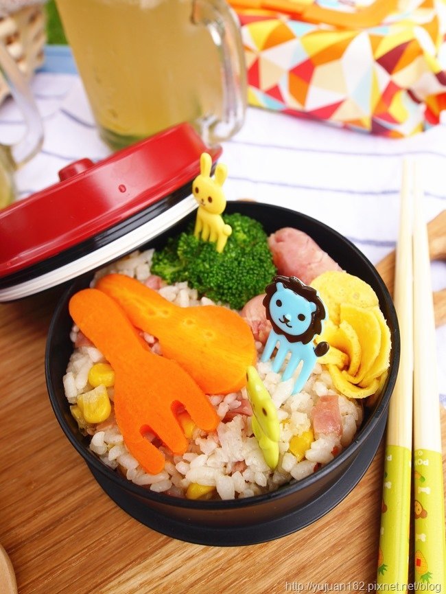 │草地好食光│親子愛野餐*手作可愛造型便當PART 1。MonkeyMat野餐墊+Yimomo雙層微波便當