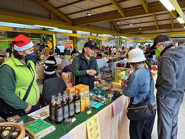 民眾逛展售會可購買特色茶產品