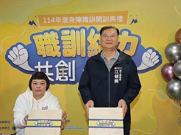 高雄市政府 陳其邁市長、林欽榮、羅達生、李懷仁副市長、郭添貴