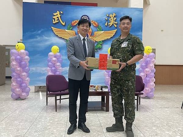 端節前夕葉澤山副市長代表黃偉哲市長率團赴陸軍航空特戰指揮部慰