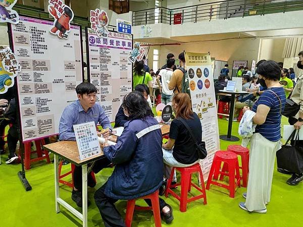 高雄市政府 陳其邁市長、林欽榮、羅達生副市長、郭添貴秘書長、