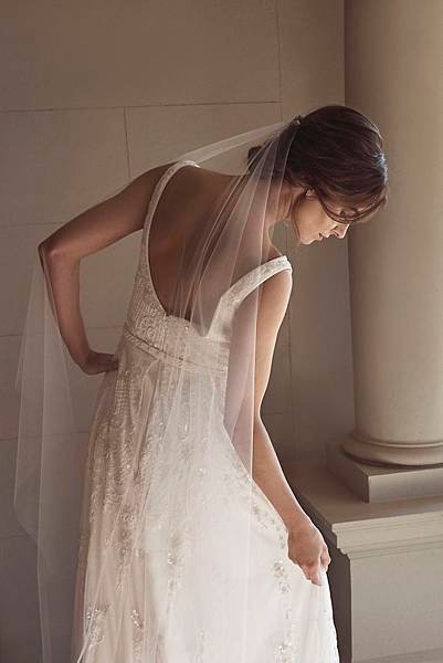 AUDREY-minimalist-chapel-wedding-veil-6.jpg