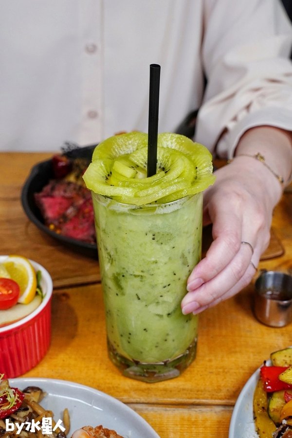 禾間糧倉換新菜單！台中勤美草悟道美食，浮誇系酸種麵包餐盤，麻