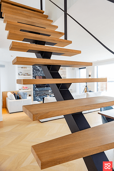 Stalen middenboomtrap - Hoog ■ Exclusieve woon- en tuin inspiratie_.png