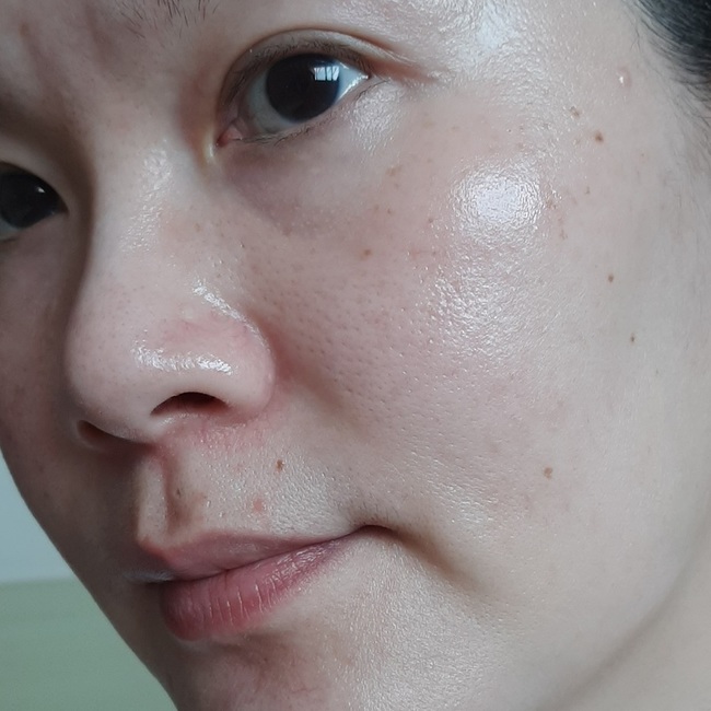 地水潤挺容易在肌膚上抹勻的