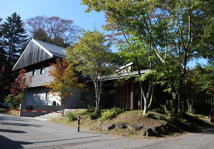 梅問題-《東京自助行》輕訪輕井澤榆樹街小鎮/高原教堂/石之教堂