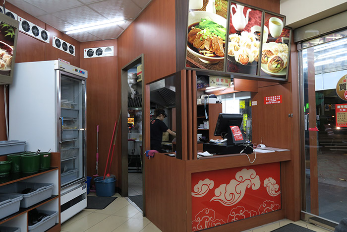 梅問題-《角子虎水餃館》牛肉湯餃皮薄、餡料味美，湯頭好滋味！
