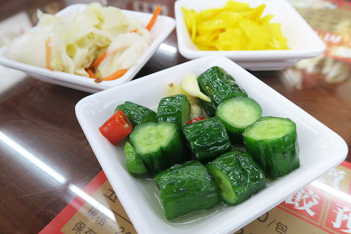梅問題-《角子虎水餃館》牛肉湯餃皮薄、餡料味美，湯頭好滋味！