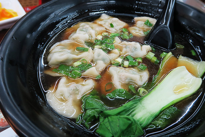 梅問題-《角子虎水餃館》牛肉湯餃皮薄、餡料味美，湯頭好滋味！