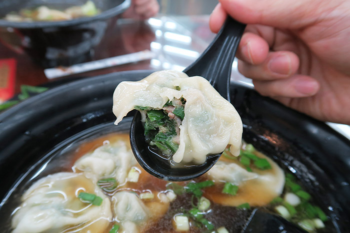 梅問題-《角子虎水餃館》牛肉湯餃皮薄、餡料味美，湯頭好滋味！