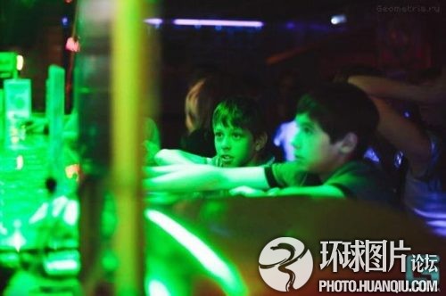 俄羅斯兒童夜店，張大你的嘴，震驚吧! 