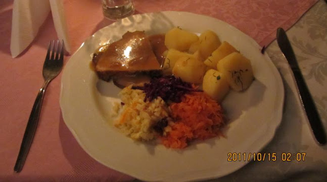 所謂的Traditional Polish dinner餐點之一，根本吃不飽Orz