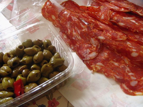 Oppido~fresh olive and salame 新鮮橄欖和辣火腿