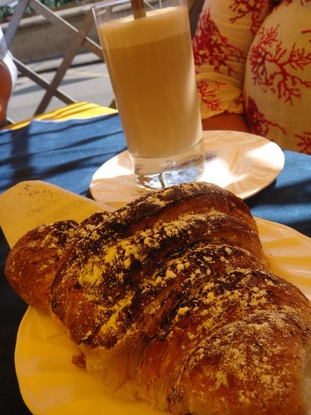 huge chocolate croisson 超大巧克力可頌