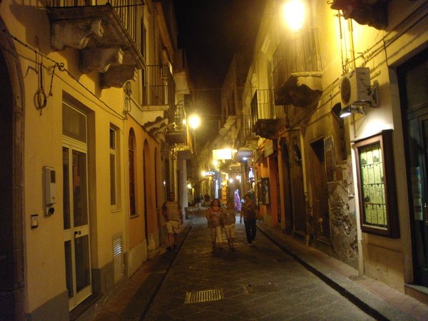 Lipari night life 禮帕利島夜生活