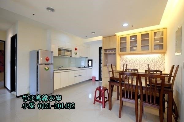 獨家高鐵水琉璃朝南三房雙車~售1398萬~竹北買屋竹北賣屋請指名永慶不動產洪愛筑(小愛)0921-201492