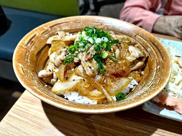 台北市美食-知多家豬排甜點專賣店(士林店)