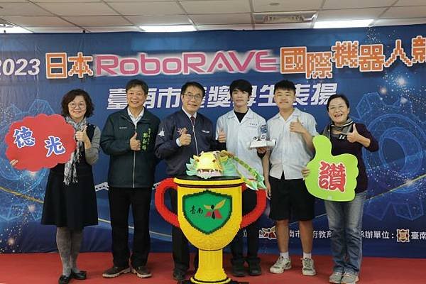 臺南學子2023 RoboRAVE國際機器人大賽勇奪38面獎