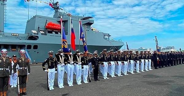 海軍敦睦艦隊今抵安平商港  黃偉哲贈加菜金感謝保家衛國