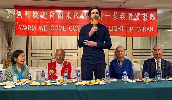 荷蘭末代駐台長官揆一後代出席鄭成功祭典 祖廟贈「國姓澤被」匾
