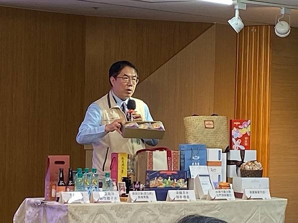 台南市市長黃偉哲開箱國宴伴手禮 滿滿臺南味要讓貴客滿載而歸