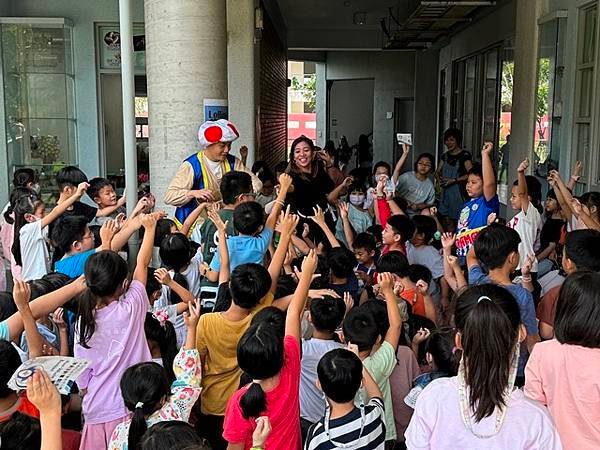 九份子國中小化身為驚奇主題樂園