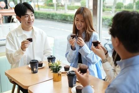 日本八連霸巧克力主廚跨海監製，超級幸福巧克力杯子蛋糕 小七首