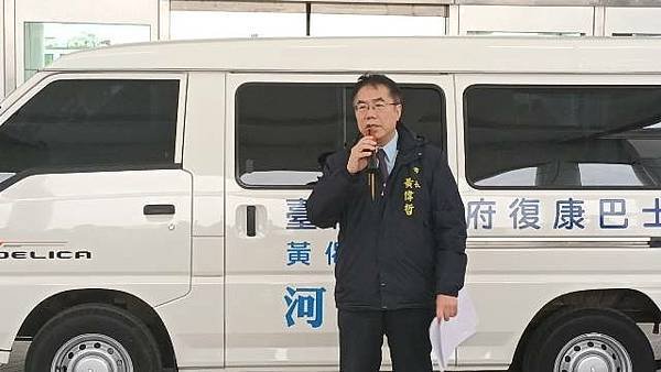 黃偈先生捐贈復康巴士長伴臺南市民 共創無礙友善城市