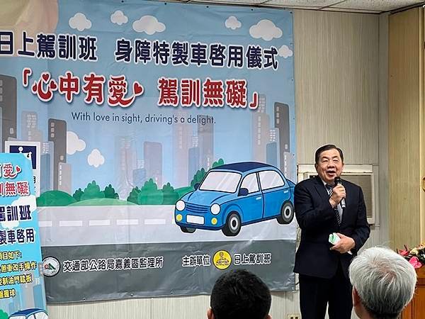 臺南首輛特製教練車上路 開啟肢障者幸福駕駛人生