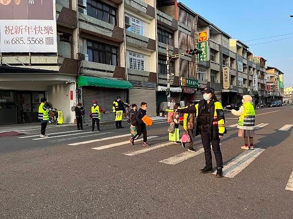 學童開學日保平安，白河分局守護你