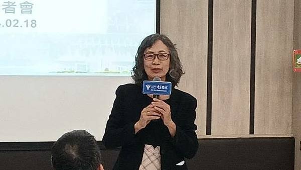 奇美醫院與群創光電攜手研發首台國產「智能化療調配機器手臂」