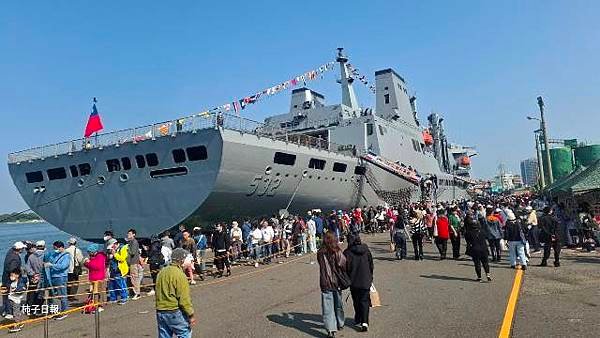 海軍敦睦艦隊抵臺南安平商港國軍加油全民提升國防意識