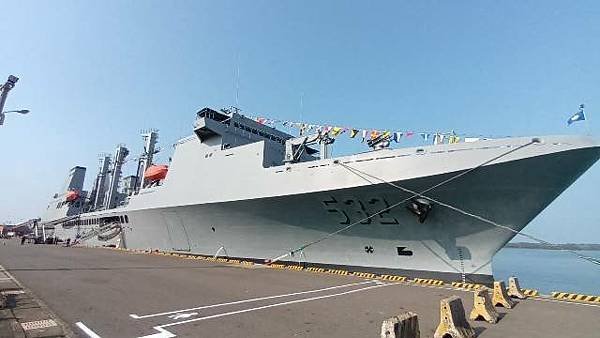 海軍敦睦艦隊抵臺南安平商港國軍加油全民提升國防意識