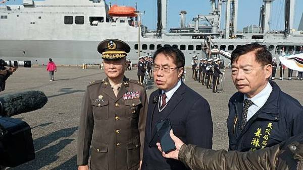 海軍敦睦艦隊抵臺南安平商港國軍加油全民提升國防意識