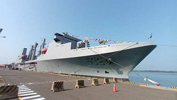 海軍敦睦艦隊抵臺南安平商港國軍加油全民提升國防意識