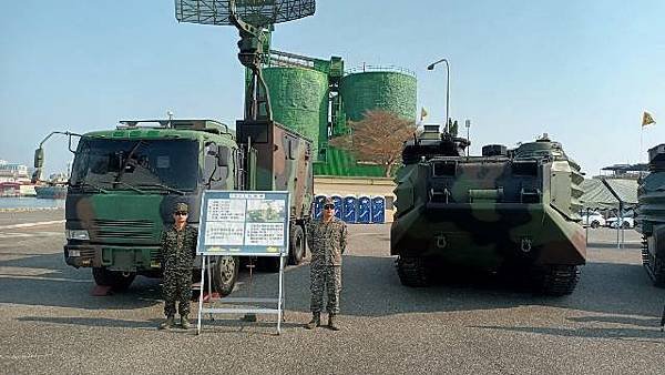 海軍敦睦艦隊抵臺南安平商港國軍加油全民提升國防意識