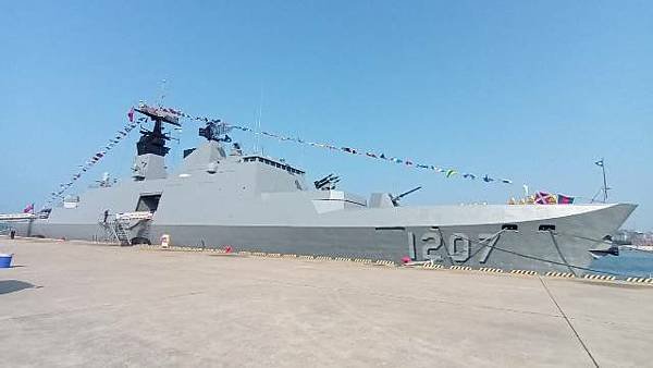 海軍敦睦艦隊抵臺南安平商港國軍加油全民提升國防意識