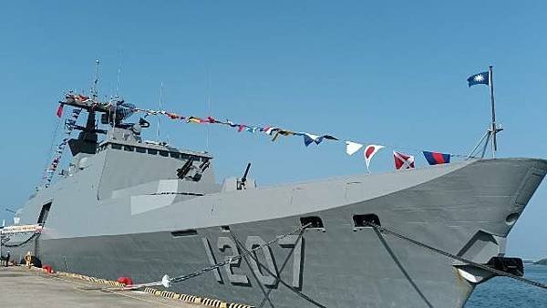 海軍敦睦艦隊抵臺南安平商港國軍加油全民提升國防意識