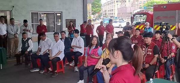 在地建商回饋社會永龍建設捐贈小型水箱消防車
