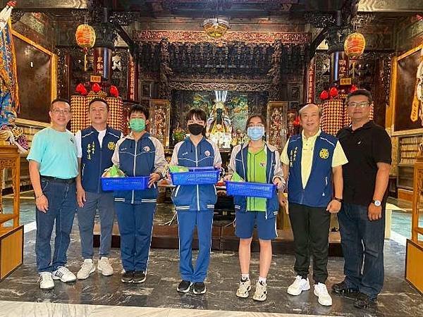 九份子國中小到朝皇宮為會考生加油祈福