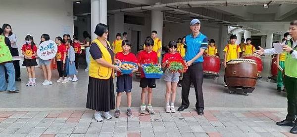 臺南虎山實小帶孩子們送愛守護植物人
