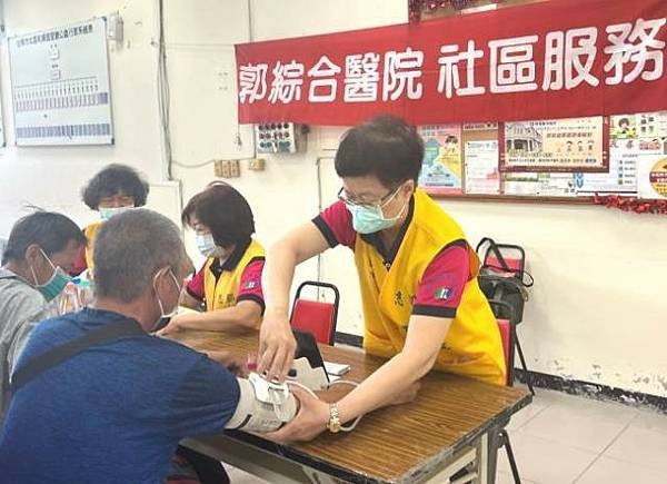 南市結合民團傳遞端午溫情 提醒街友善用自立支援服務中心